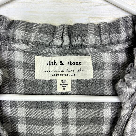 Cloth & Stone Grey Plaid V Neck Knit Top - Picture 4 of 7